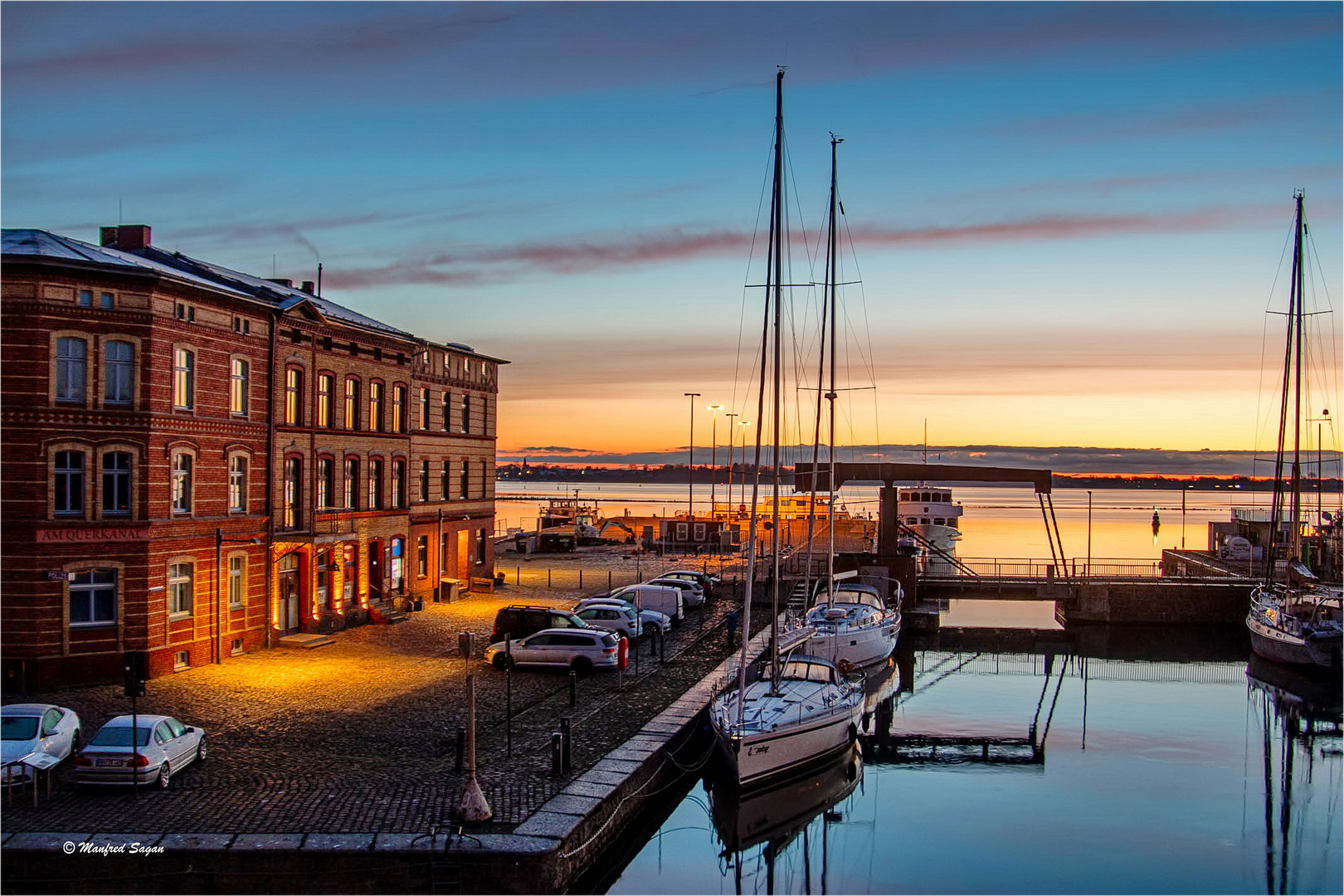 Zum Sonnenaufgang im Stralsunder Hafen... 