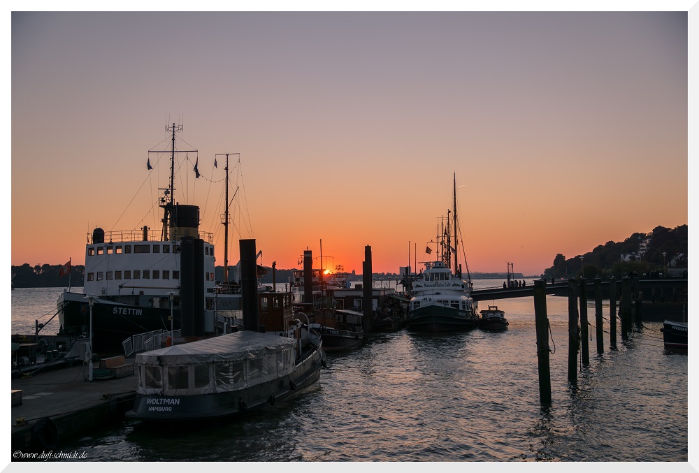 Zum Sonnenuntergang im Museumshafen