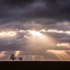 Zum Sonnenuntergang spitzt die Sonne nochmal durch die Wolken 