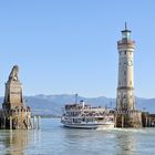 Zum Spiegeltag: Ausfahrt aus dem Lindauer Hafen