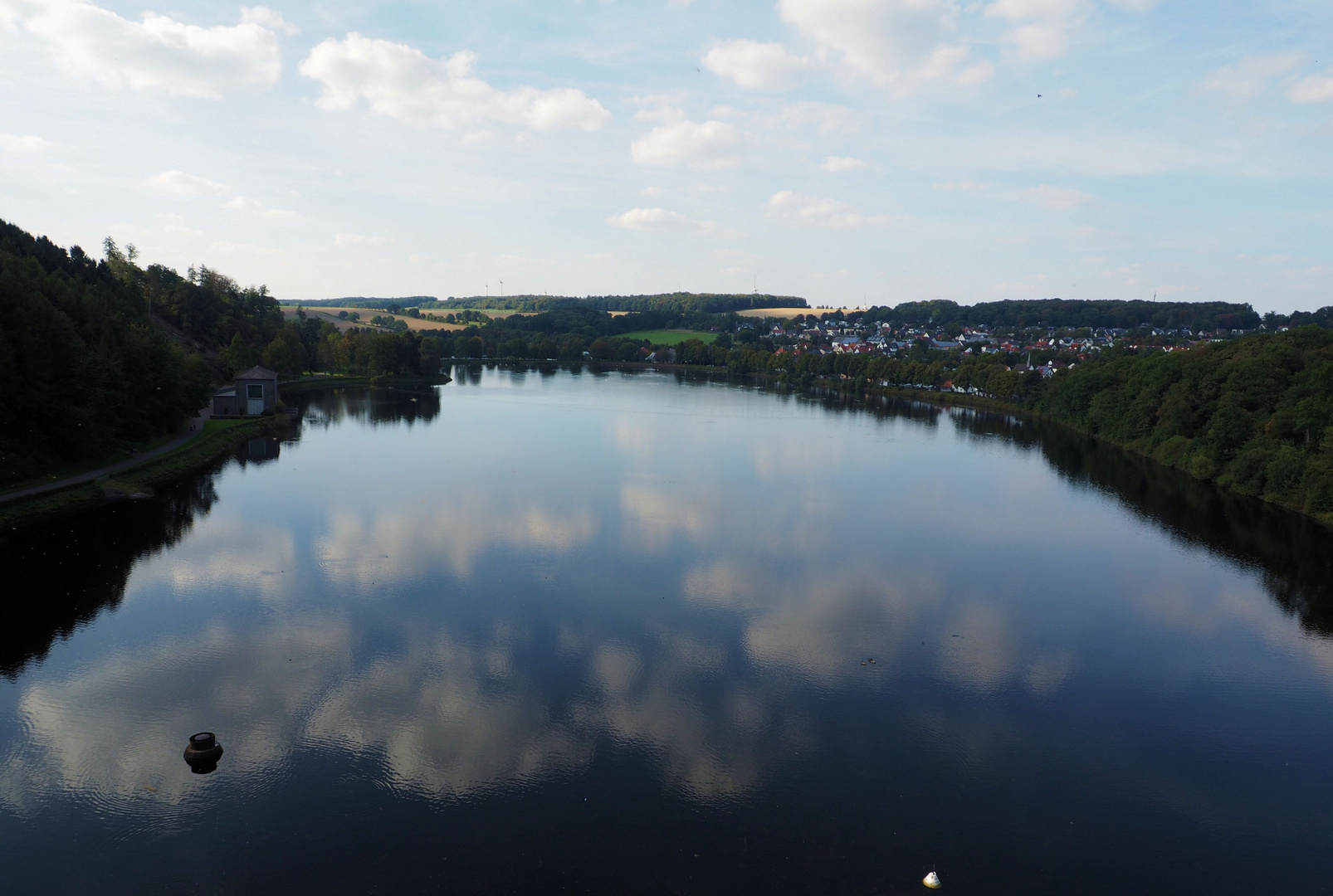 Zum Spiegeltag spiegelt sich auch der Himmel ....