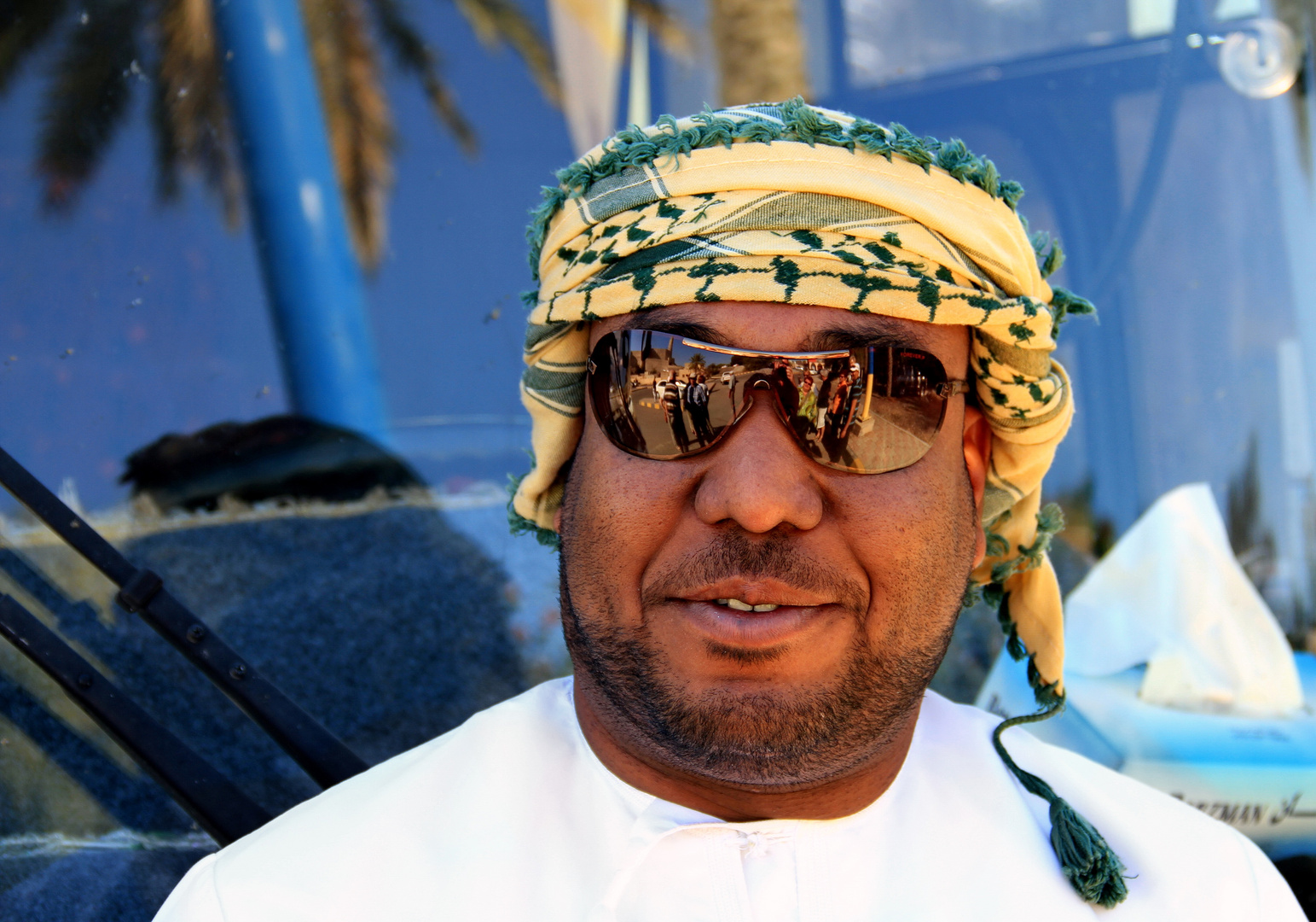 Zum Spiegeltag: The Bus Driver from Oman ...