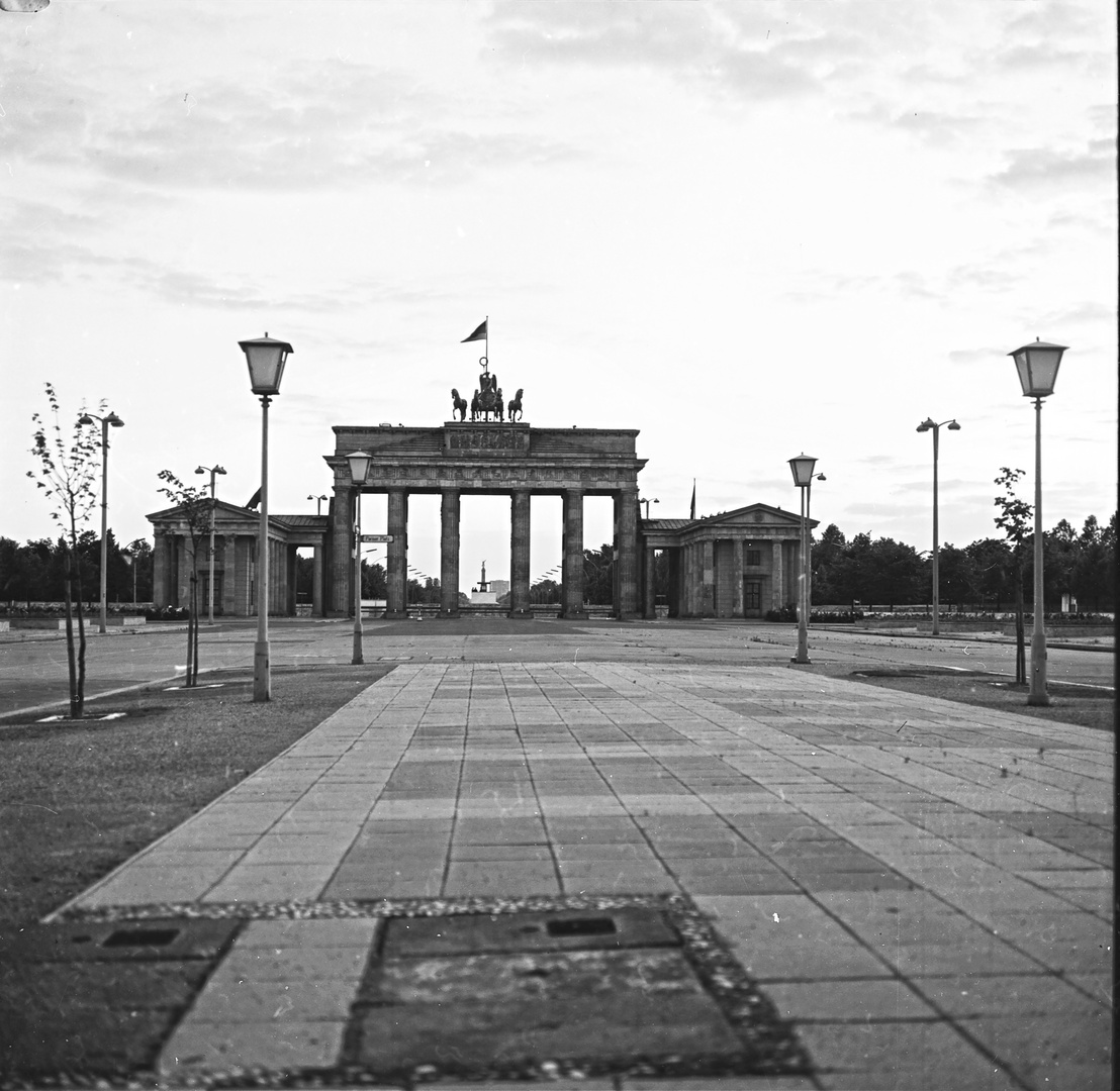 „ZUM TAG DER DEUTSCHEN EINHEIT“ BERLIN - OST 1967