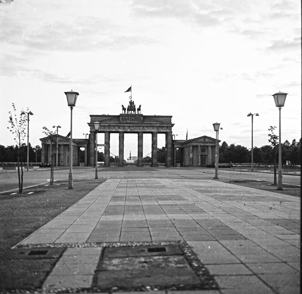 „ZUM TAG DER DEUTSCHEN EINHEIT“ BERLIN - OST 1967