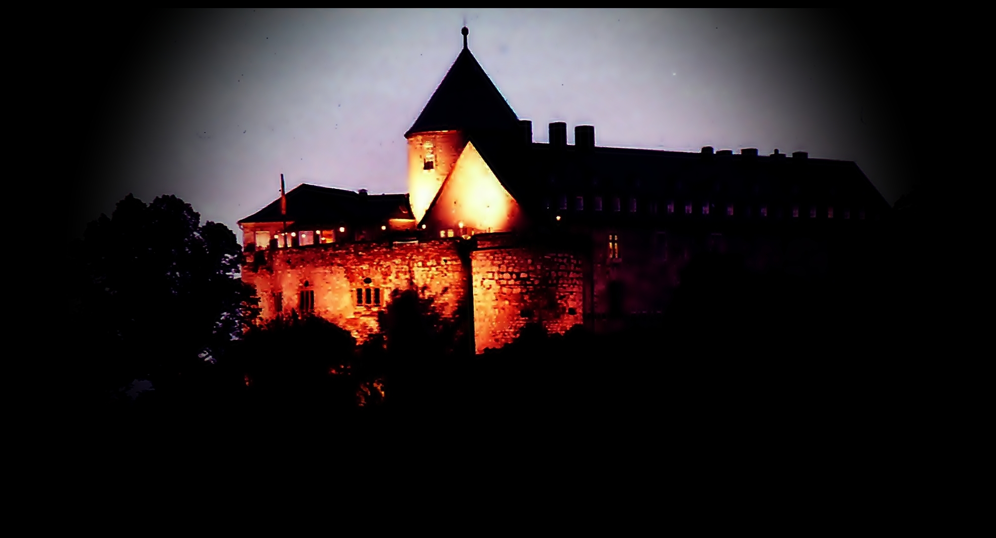 Zum Thema: Nachtaufnahmen:   Burg Waldeck