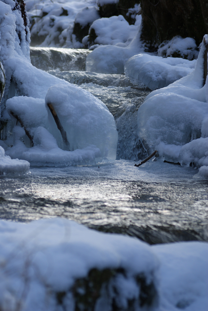 zum Uracher Wasserfall