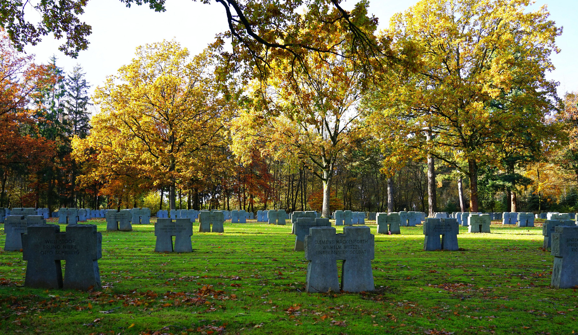 Zum Volkstrauertag-Soldatenfriedhof Hürtgen (Kreis Düren)