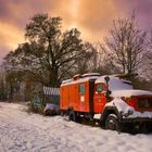 zum WInterende 2021: das alte Feuerwehrauto ...