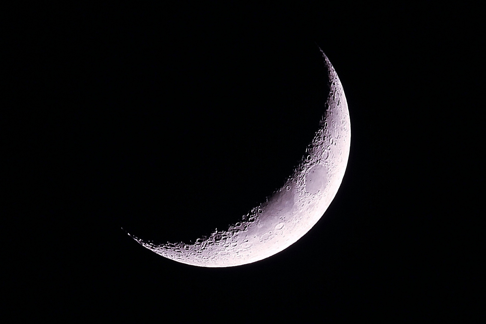 zunehmender Mond 13.02.2024 / gegen 18.00 Uhr