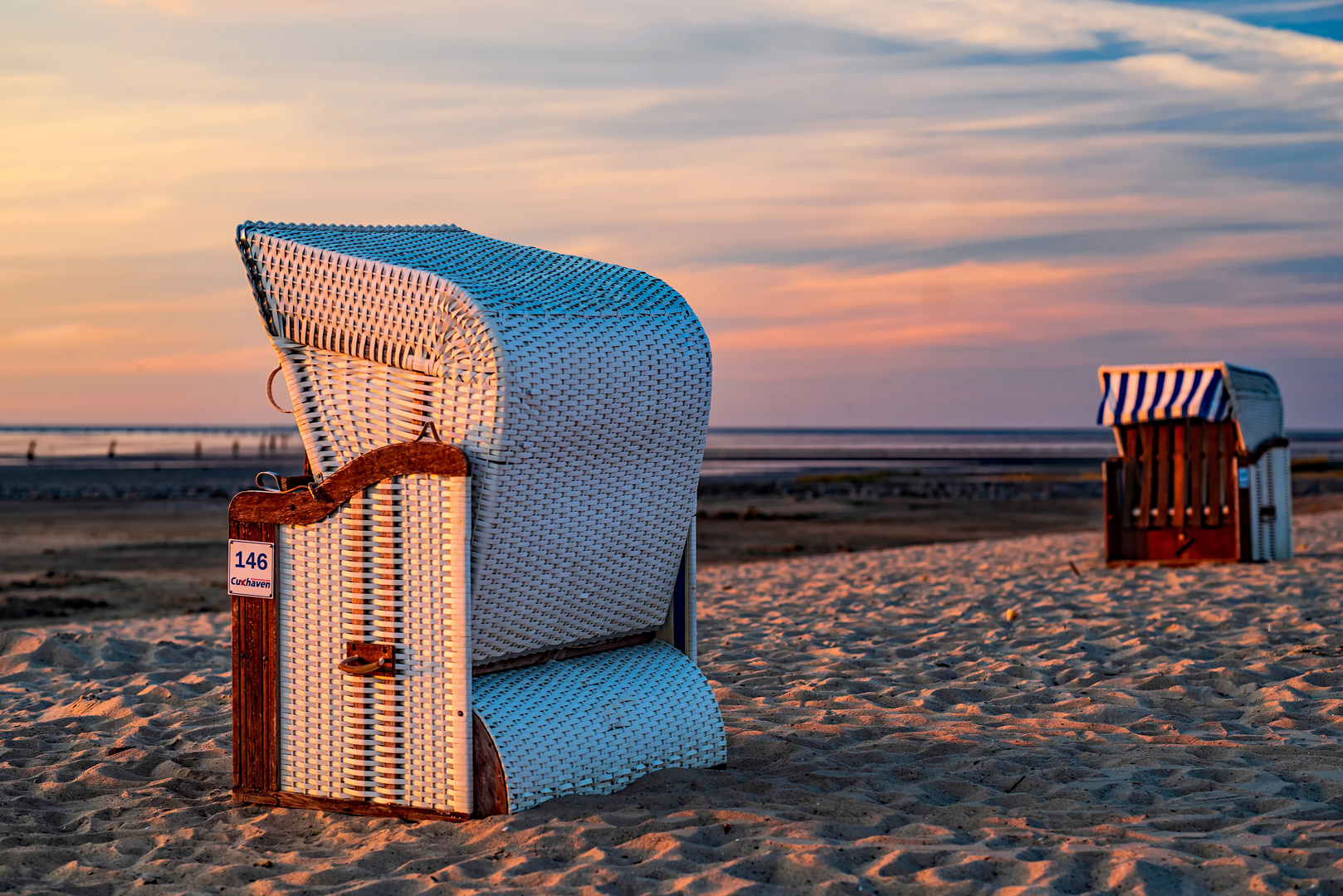 zur Blauen Stunde am Strand