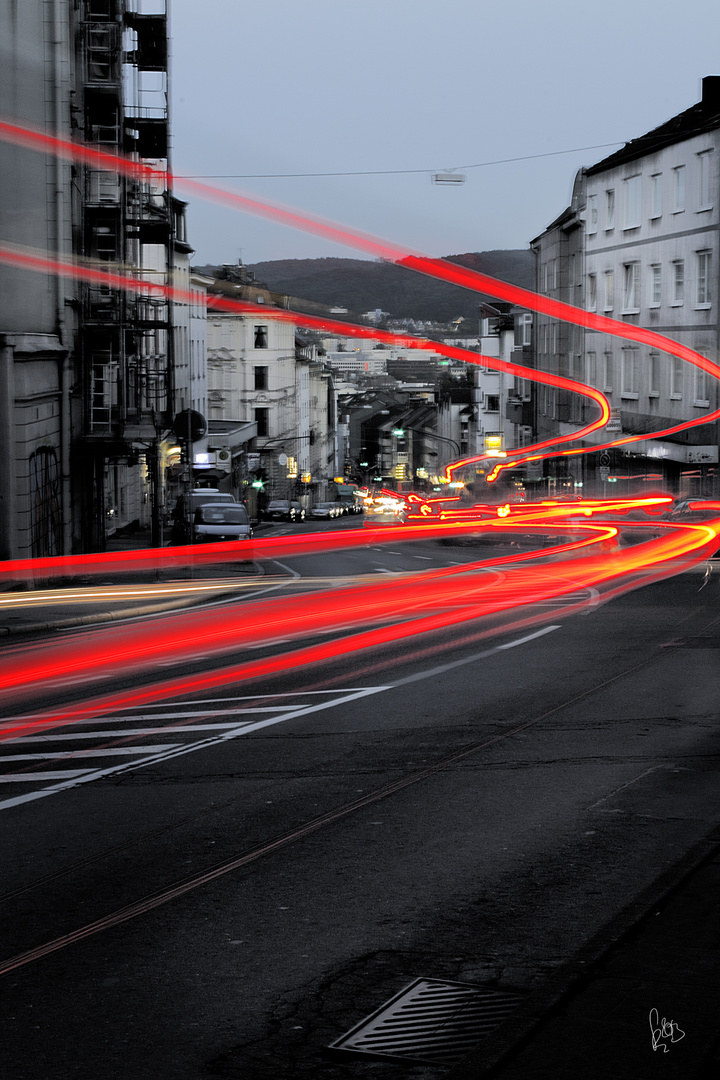 zur Blauen Stunde: die Hochstrasse runter