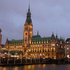 zur blauen Stunde: Hamburg Rathaus