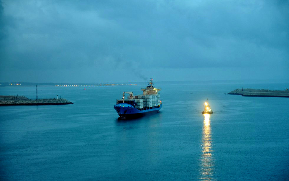 Zur blauen Stunde im Hafen