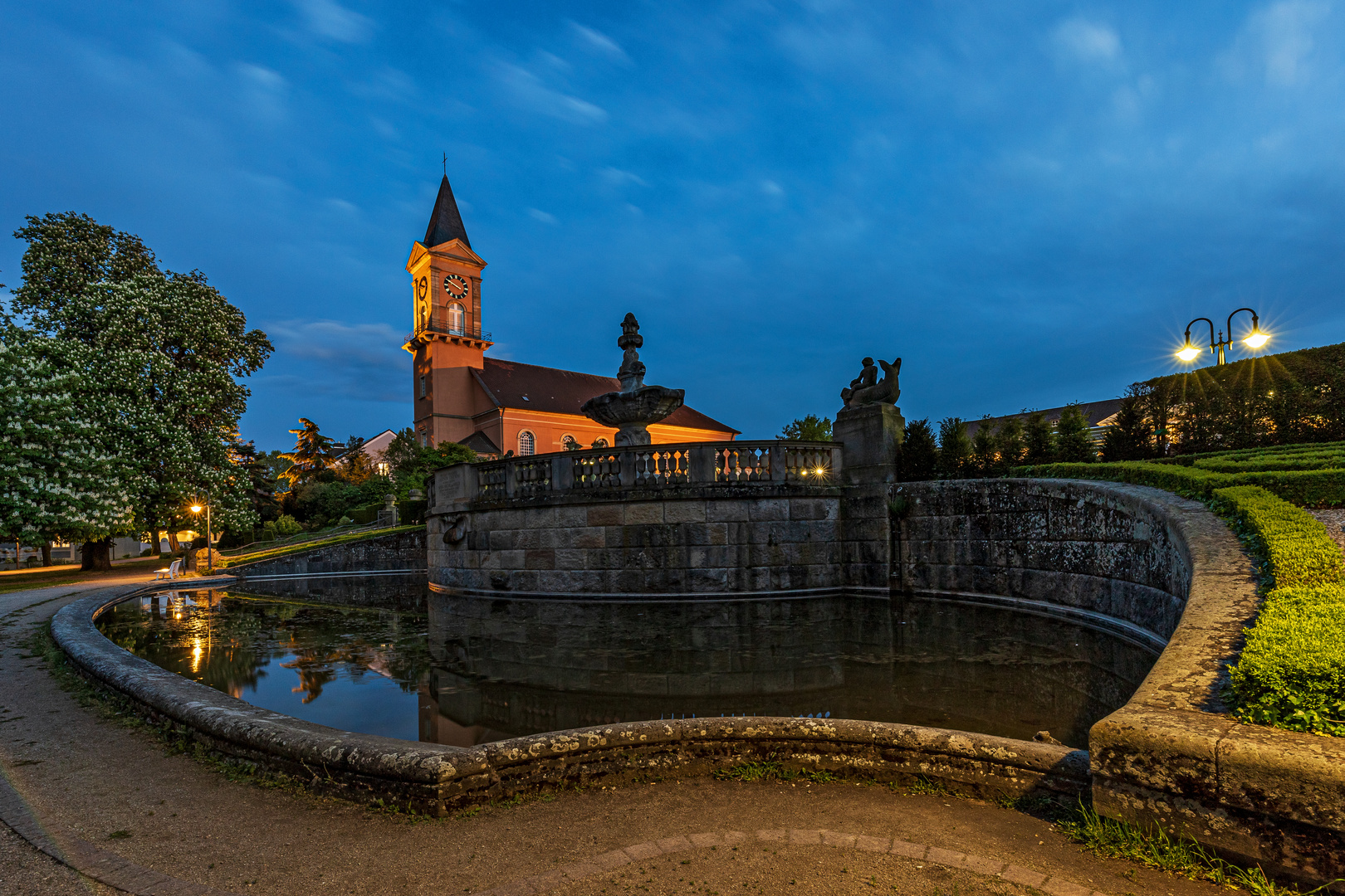 Zur blauen Stunde im Kurpark Bad Dürkheim