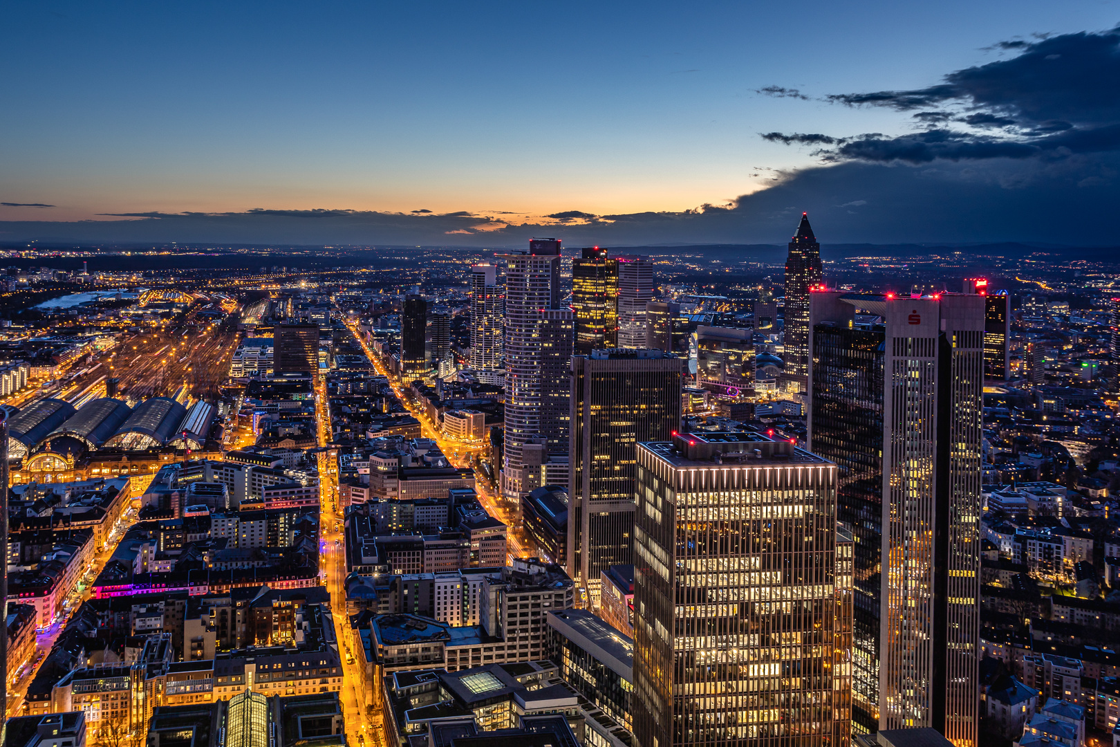 Zur blauen Stunde in Frankfurt am Main.