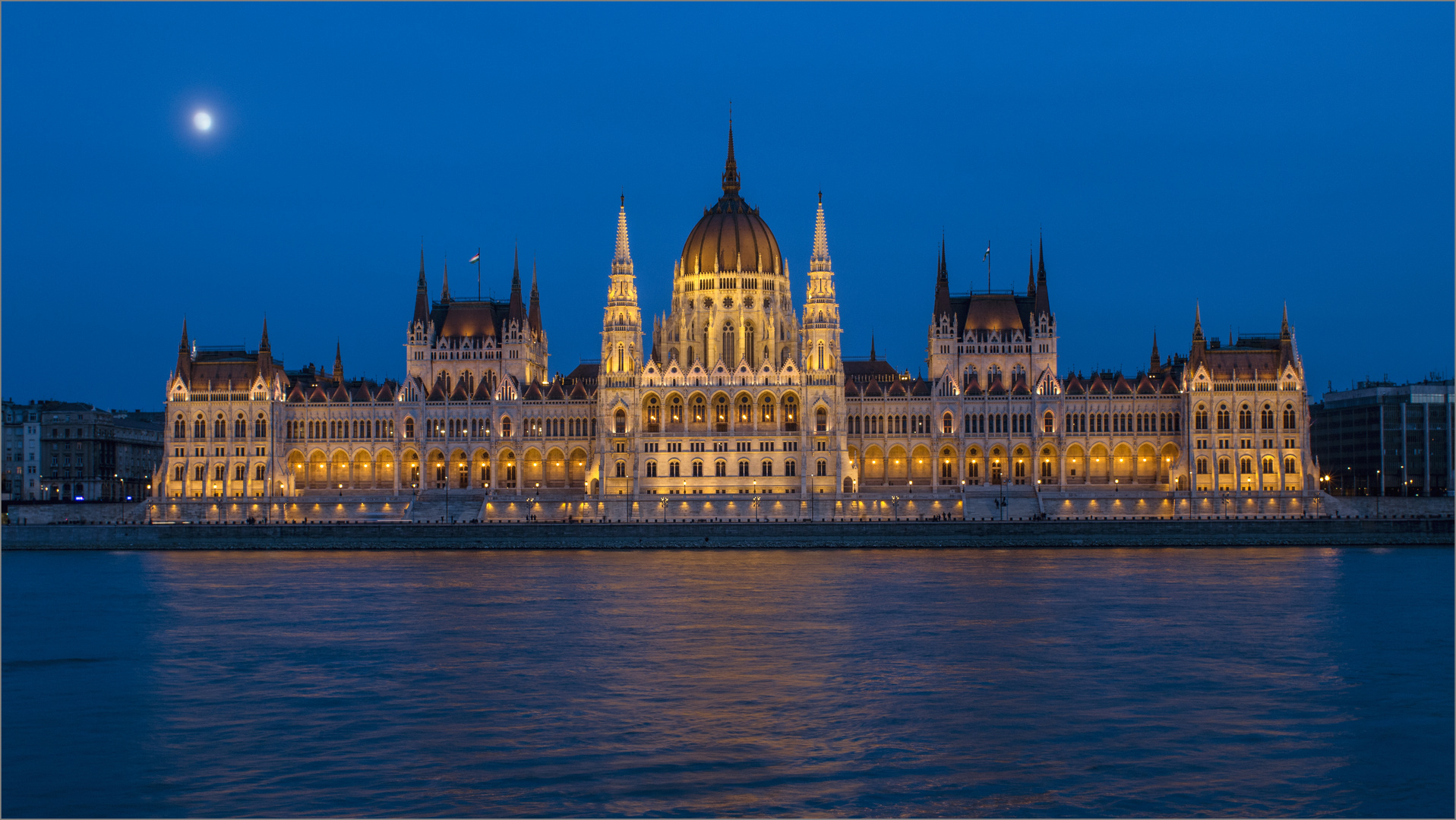 Zur blauen Stunde mit Vollmond