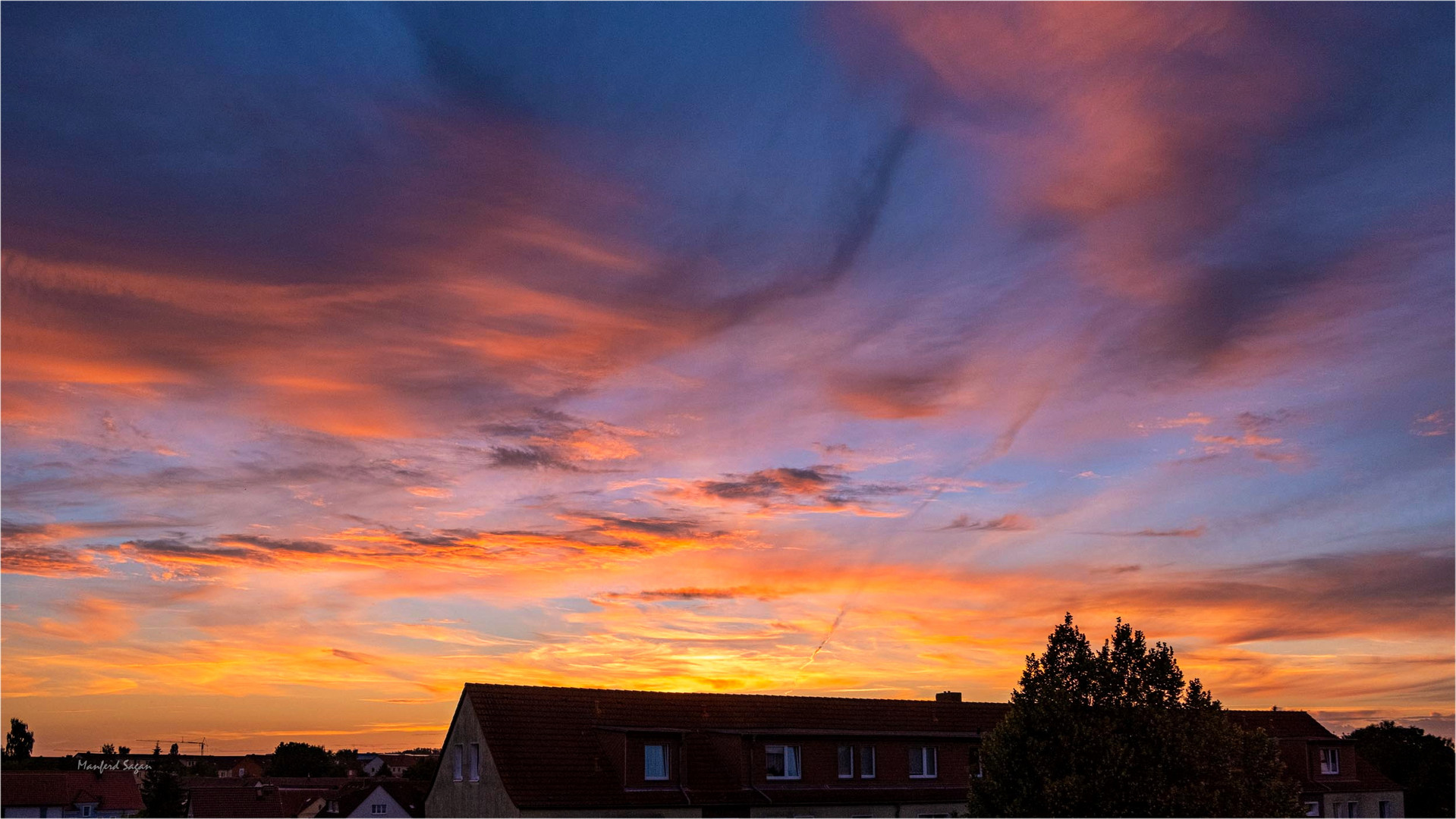 Zur Blauen Stunde - über den Dächern der Hansestadt... 