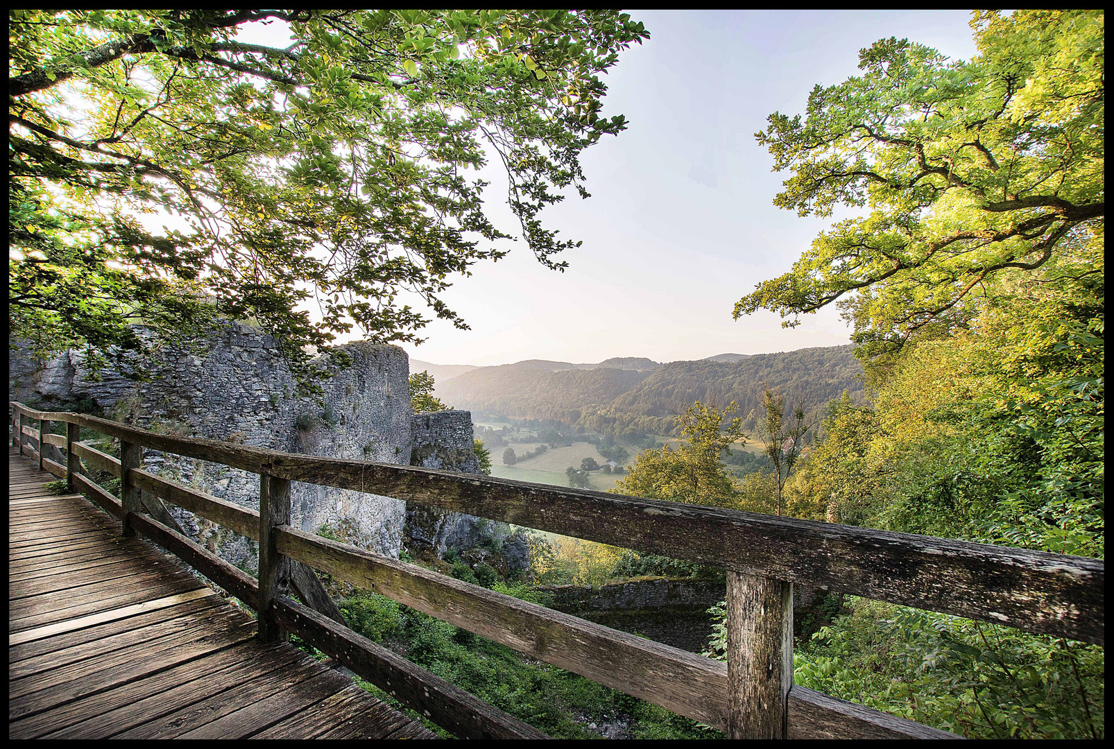 " Zur Burgruine Neideck "