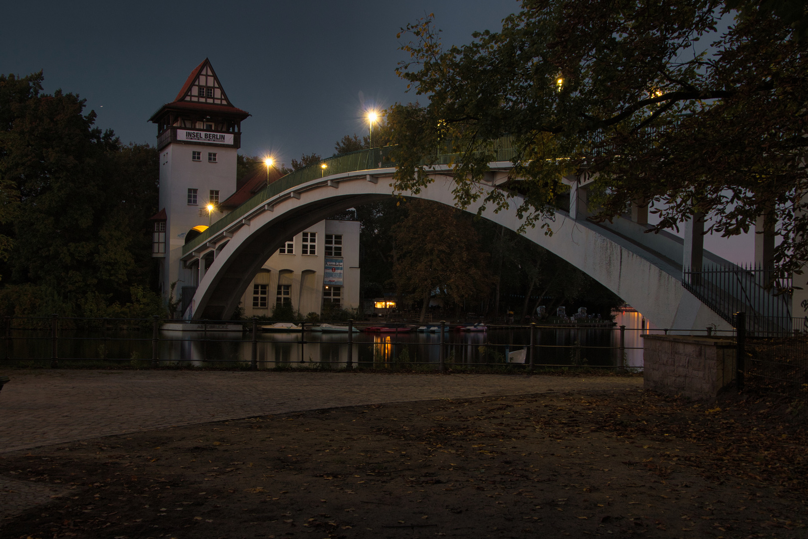 Zur Insel der Jugend