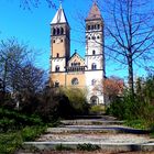 Zur Kirche empor