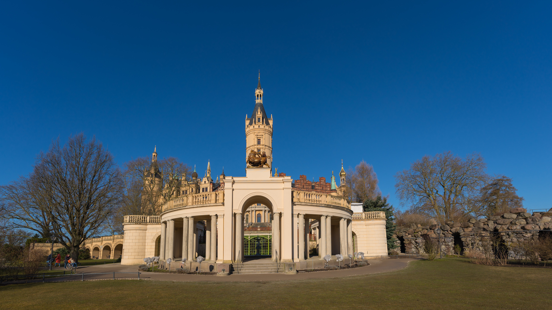 Zur Orangerie des Schweriner Schlosses