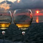 Zur romantischsten Stunde des Tages ein Glas Wein zu Zweit.
