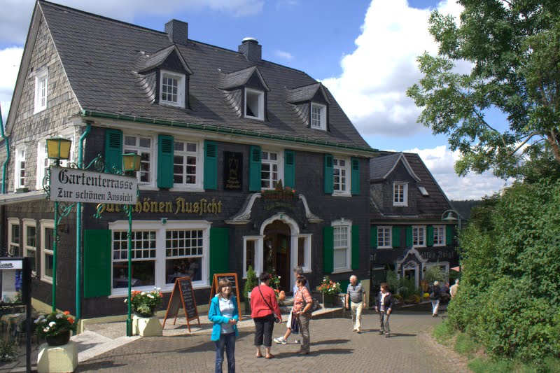 Zur schönen Aussicht auf Schloss Burg