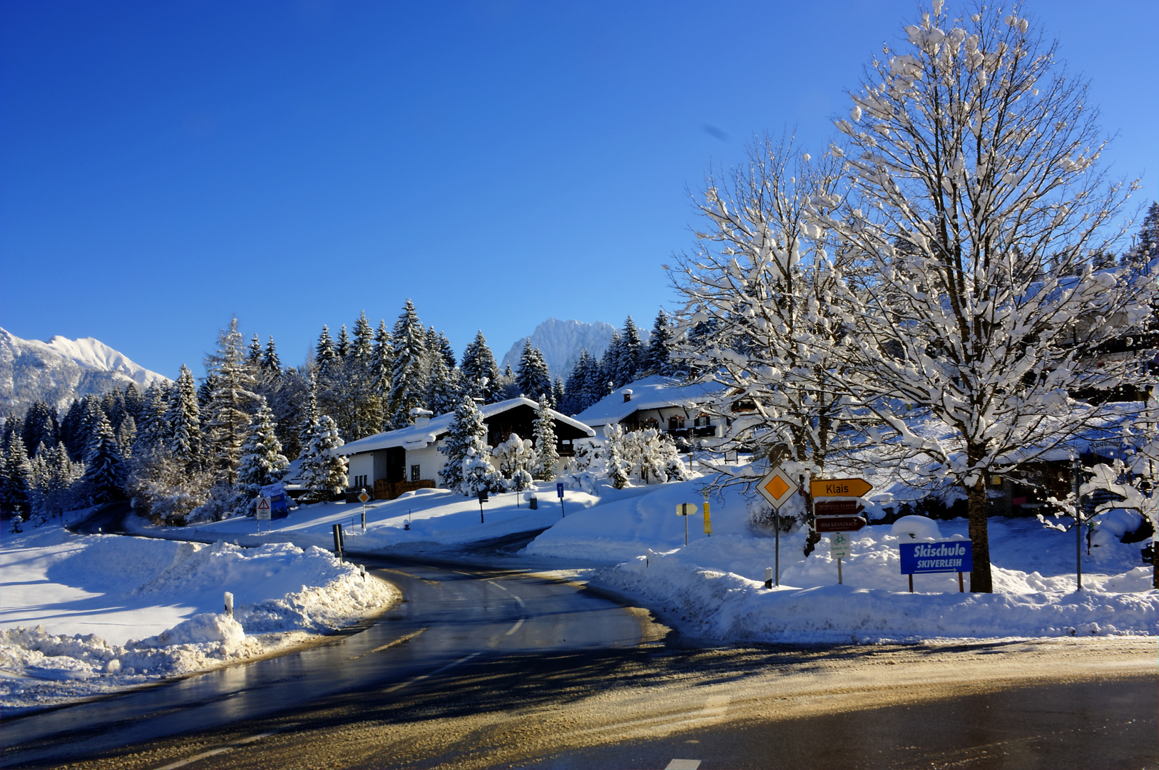 Zur Skischule rechts