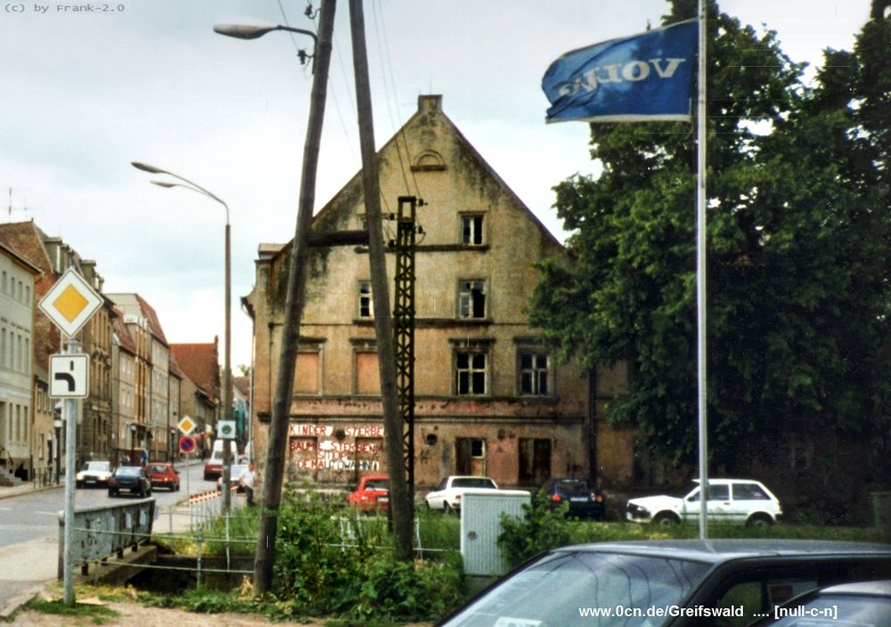 Zur Sonne, Volvo Fahne, Steinbecker Straße um 1995 - (c)