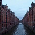 Zur Speicherstadt in Hamburg...