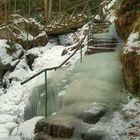 Zur warmen Zeit das Wasser rauscht,