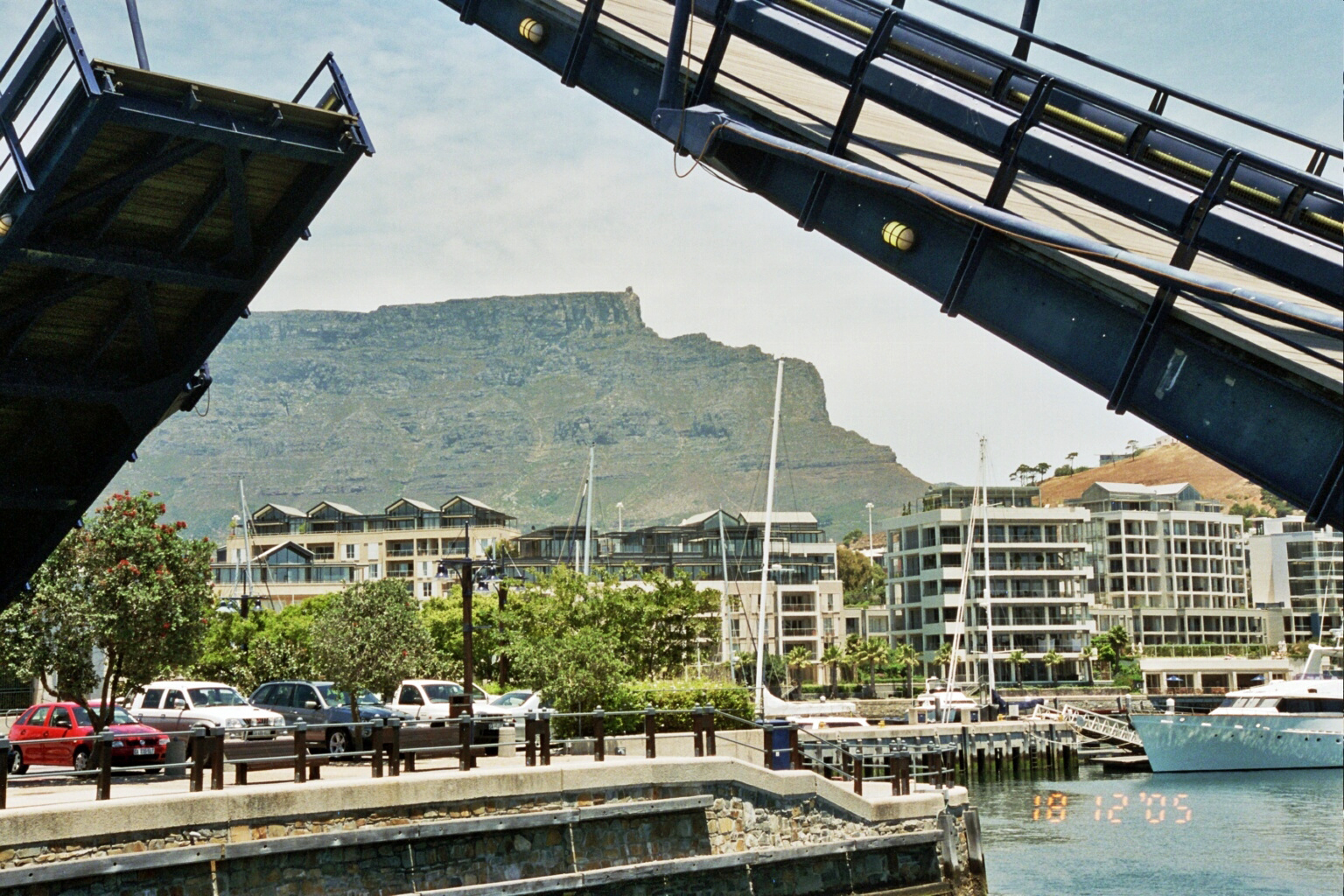 Zur WM 4: Kapstadt, Blick von der Waterfront zum Tafelberg