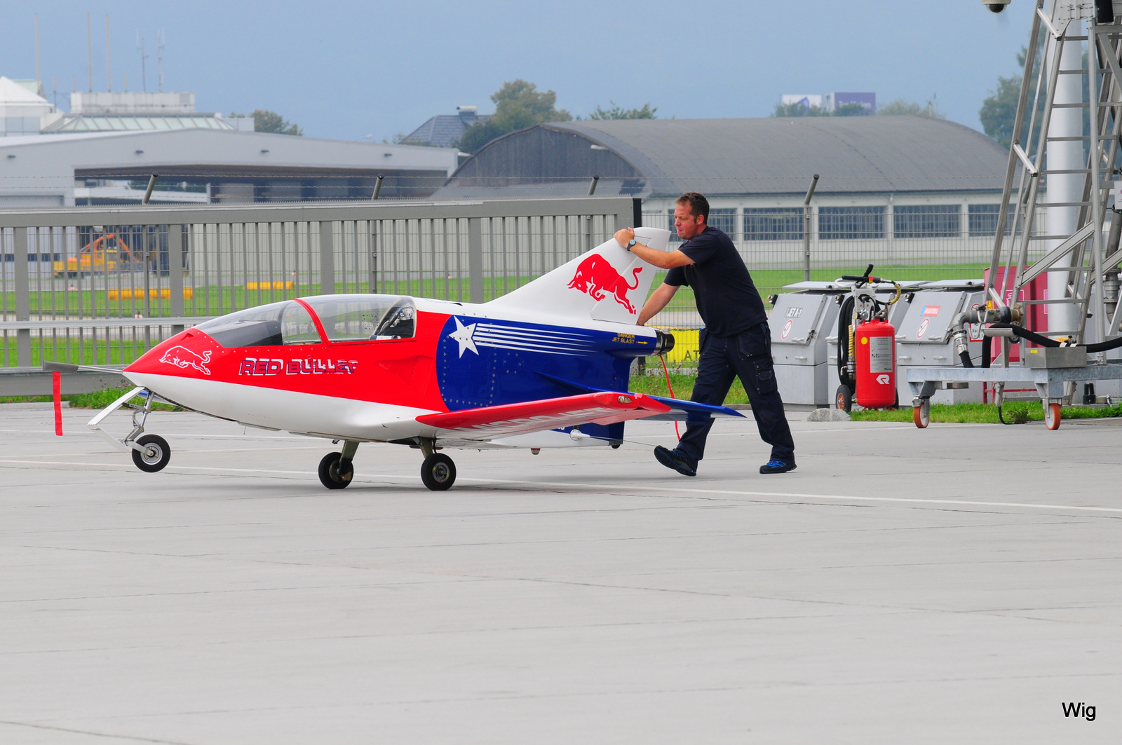 ZURÜCK IN DEN HANGAR