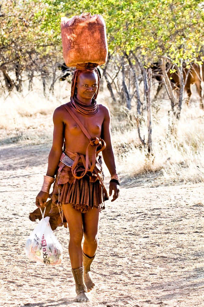 Zurück vom Einkaufen (HIMBA)