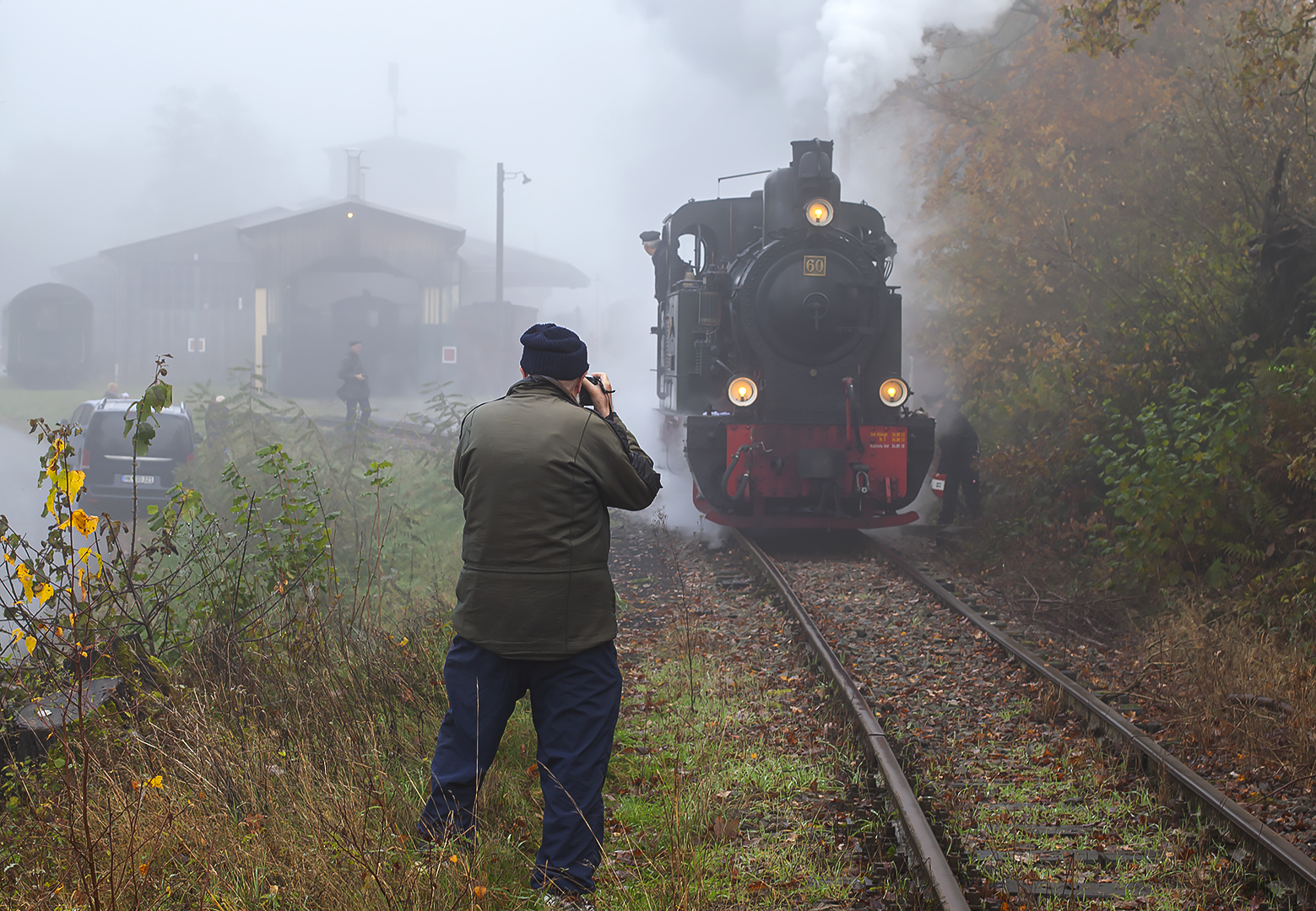 Zurücktreten an der Bahnsteigkante