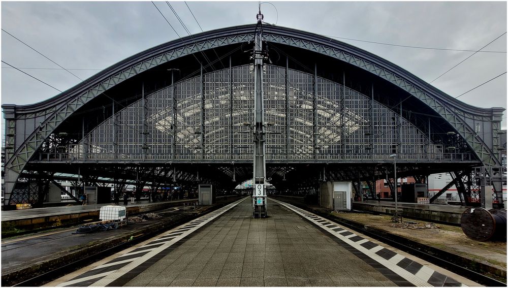 Zurücktreten von der Bahnsteigkante