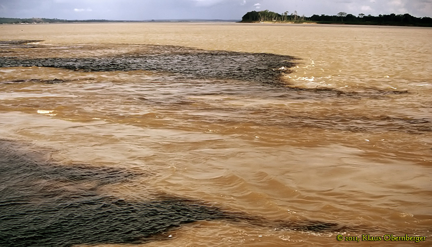 Zusammenfluß von Rio Negro und Amazonas