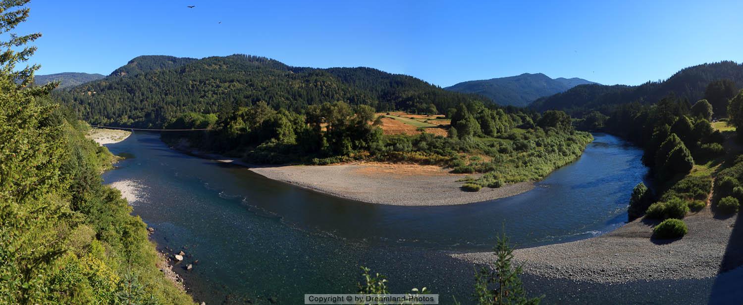 Zusammenfluss von Rogue River und Illinois River bei Agness, USA