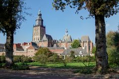 Zutphen - Martinetsingel - Sint Walburgiskerk - 01