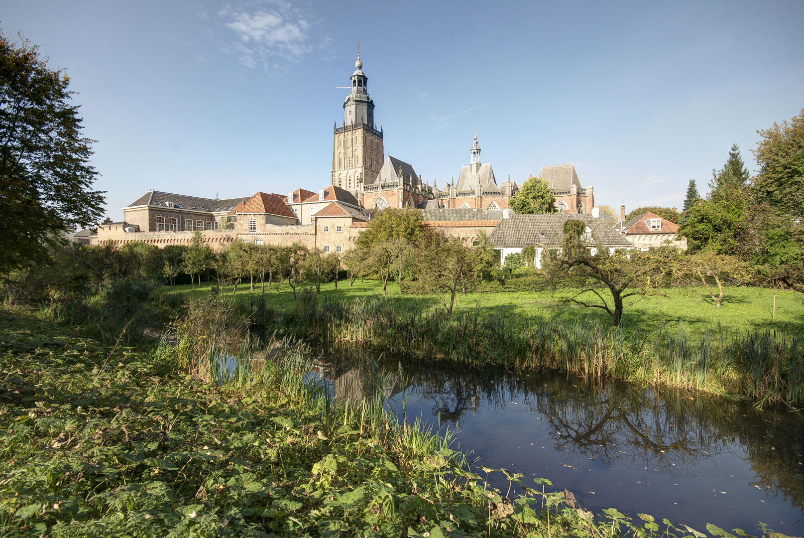 Zutphen - Martinetsingel - Sint Walburgiskerk - 02