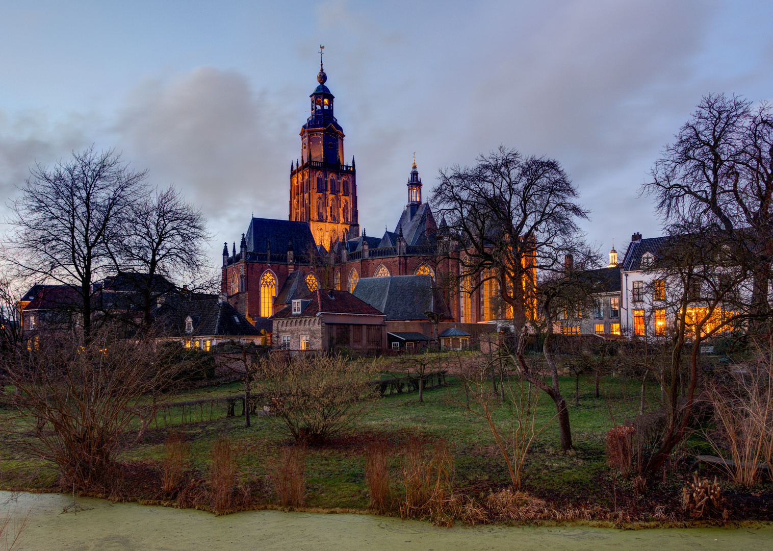 Zutphen - Martinetsingel - Walburgiskerk - 01