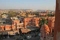 zuvor ein Blick aus dem Fenster des "Palastes der Winde" in Jaipur/ Indien