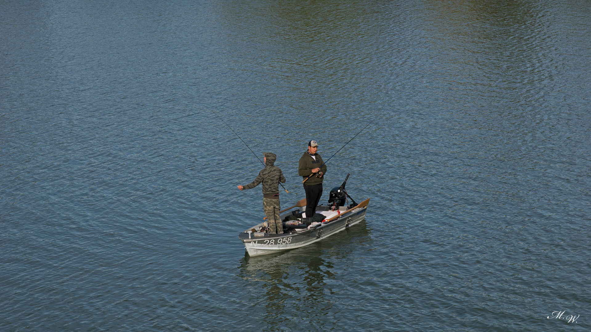 zwei Angler im Boot