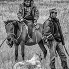 Zwei armenische Hirten und einer ihrer Hunde / Two Armenian shepherds and one of their dogs