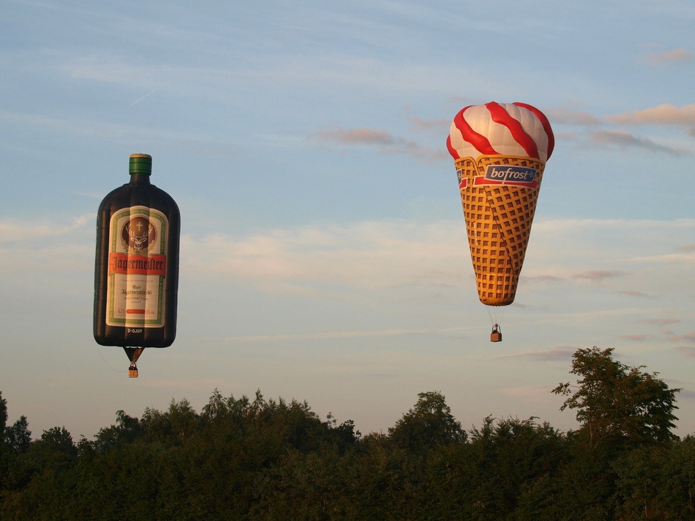 Zwei auf einen Streich.... Foto &amp; Bild | sport, flugsport, ballonsport ...