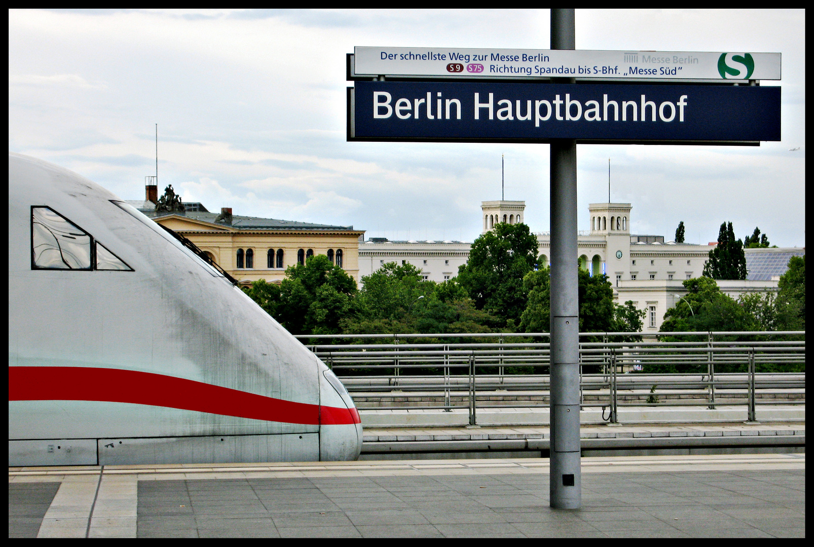 Zwei Berliner Bahnhöfe