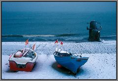 Zwei Boote im Schnee