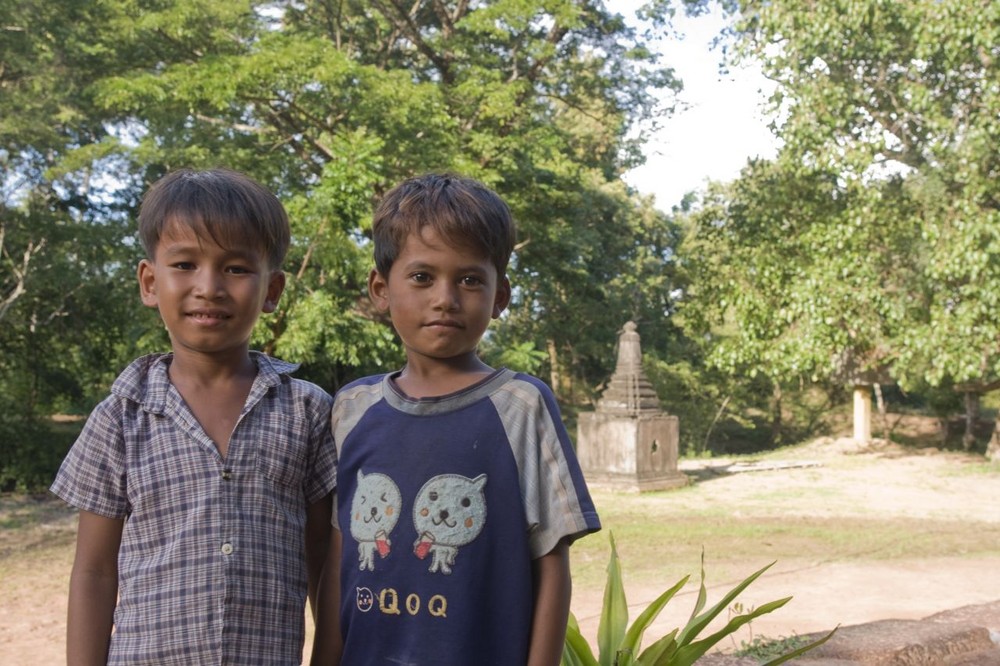 Zwei Buben aus Kambodscha, Dorf beim Tonle Sap
