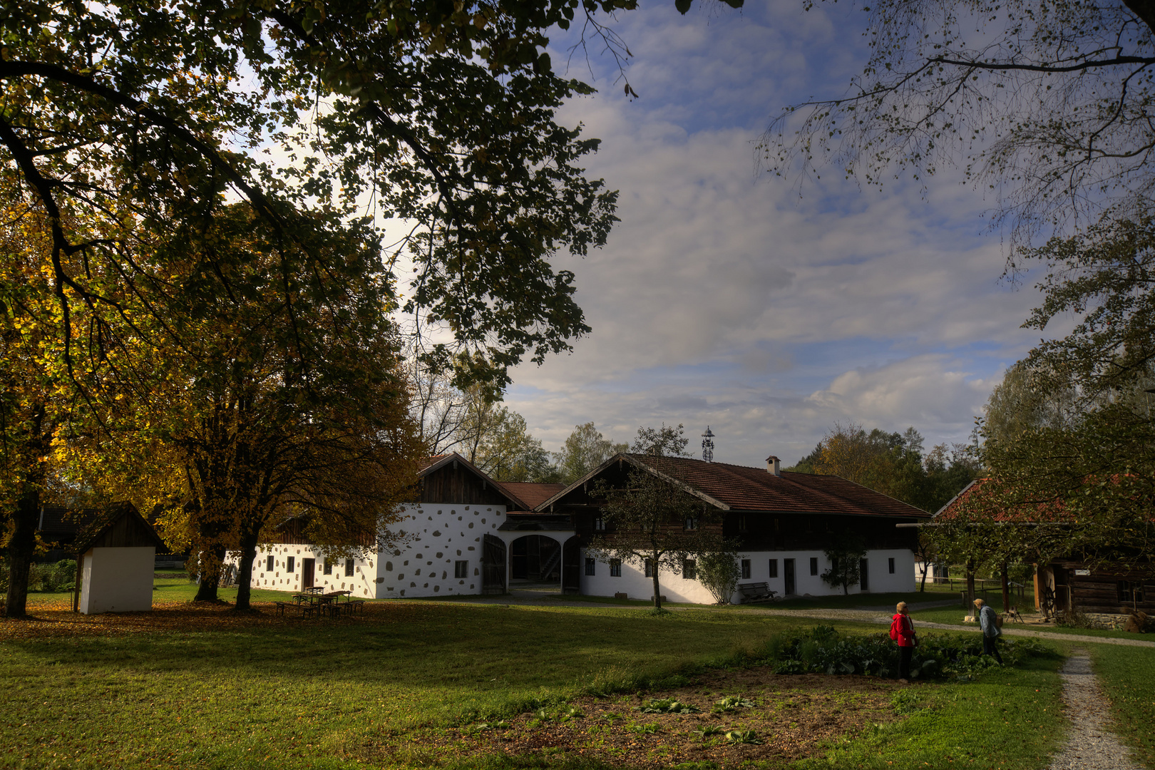 Zwei Damen im Krautgarten.