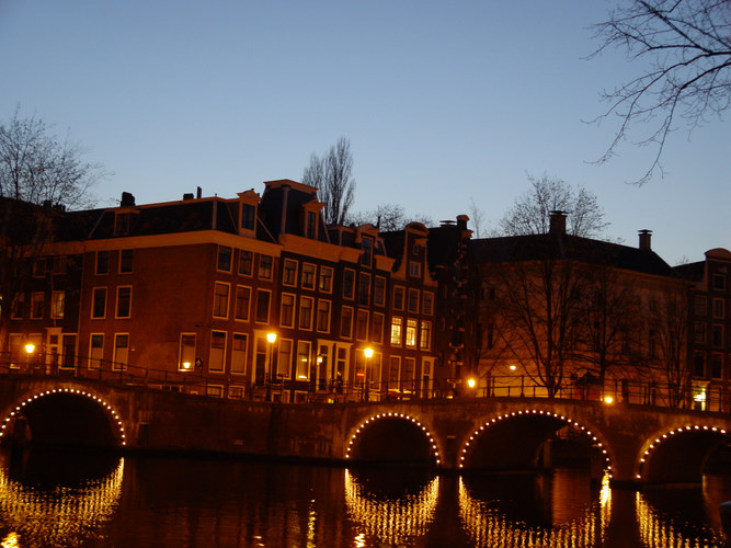 Zwei der tausend Brückenkombinationen in Amsterdam